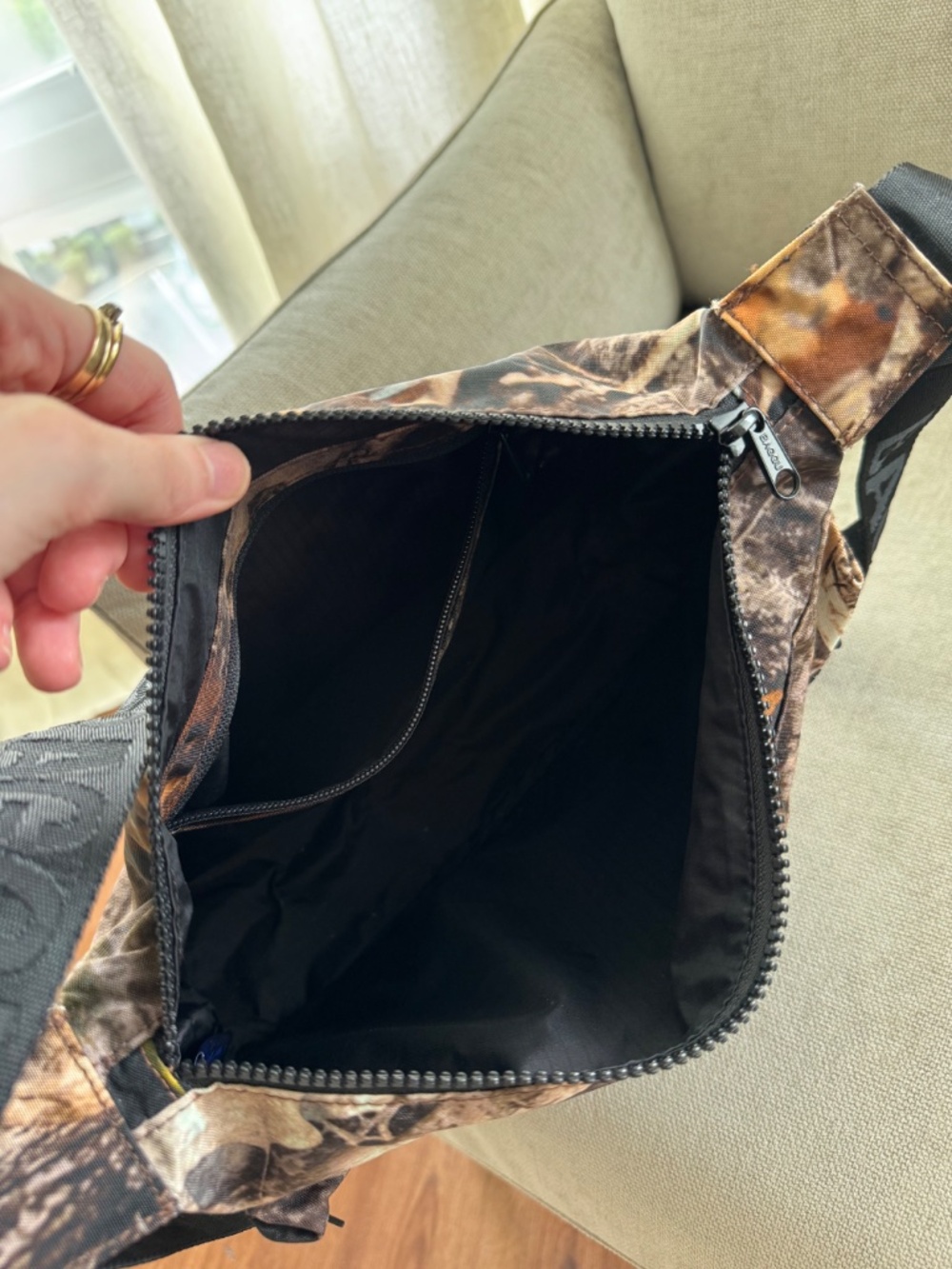 BAGGU Camo Print Medium Cargo Crossbody Bag Like New - Picture 2 of 6